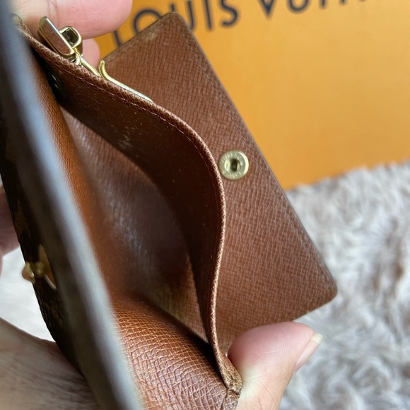 Authentic Louis Vuitton 4 Key Holder - Picture 11 of 13